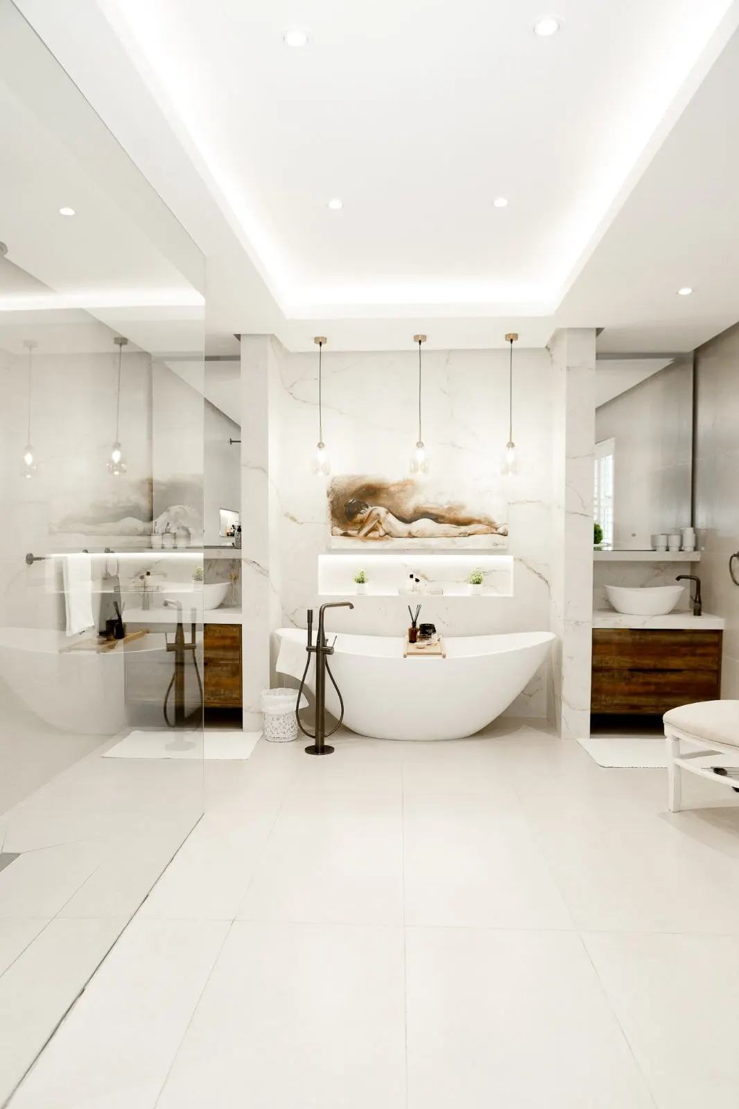 Freestanding bath between twin vanities in the main bathroom